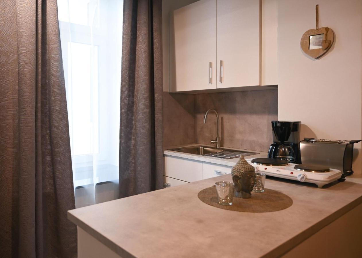 Ferienwohnung Charming Domicile Wien Allerheiligenplatz Exterior foto
